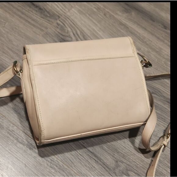 RARE Vintage Ivory Coach Devon Leather Turnlock Crossbody Bag - Picture 4 of 12